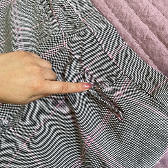 Gray & Pink Square Print Capri Dress Up Pants/Slacks - Picture 3 of 5